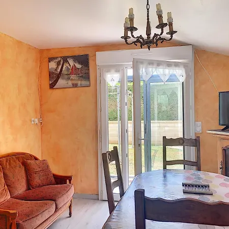 Vakantiehuis Maison Carolles, 4 Pieces, 6 Personnes - Fr-1-361-12