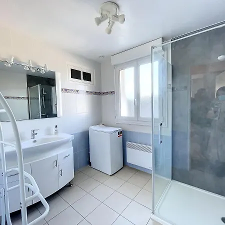Vakantiehuis Maison Carolles, 4 Pieces, 6 Personnes - Fr-1-361-12